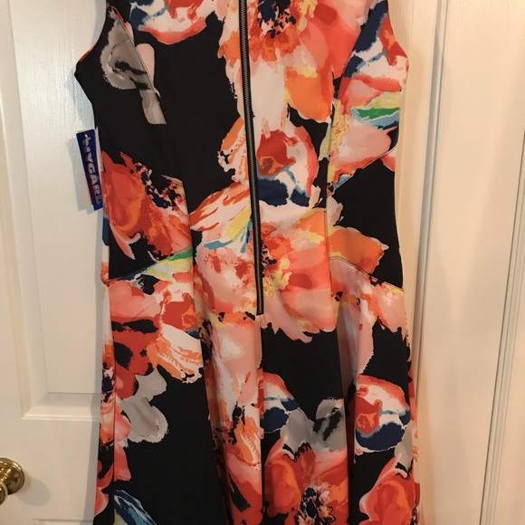 NWT Floral Dress - Picture 2 of 4
